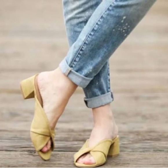 Cabi Marigold Mules - Style 6018 From 2019 - NWOB - Size 7 - Picture 1 of 11